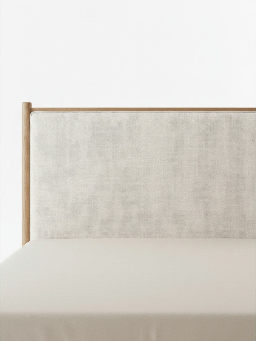 Tête de lit TOCO Meubles Noria en bois clair avec coussin rembourré beige pour un confort élégant et moderne