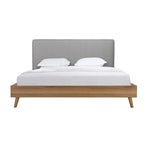 Lit plateforme TOCO Meubles Nova en bois brun avec tête de lit rembourrée en tissu gris, 2 oreillers blancs.