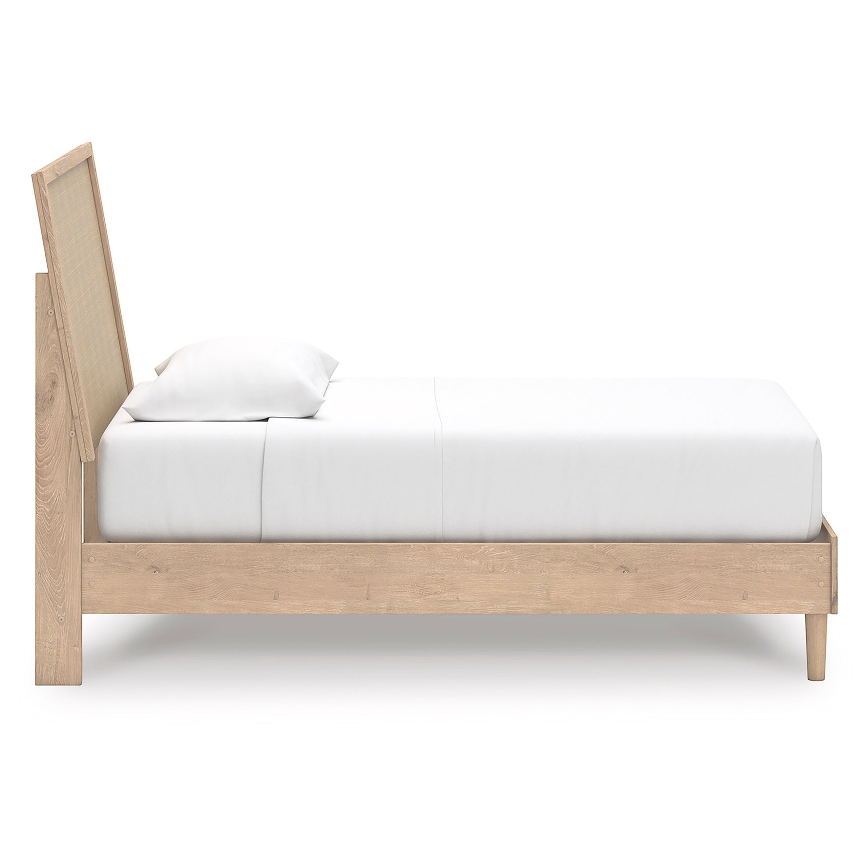 Lit TOCO Meubles Olive en bois clair avec tête de lit en cannage beige et un oreiller blanc.