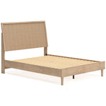 TOCO Meubles Grand Lit Olive en bois clair avec tête de lit en cannage beige, style contemporain.