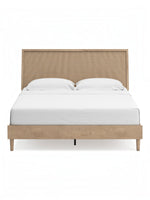 Très grand lit TOCO Meubles Olive en bois clair effet chêne avec tête de lit texturée beige style cannage