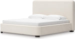 Lit Paloma TOCO Meubles très grand, rembourré en tissu bouclé crème avec tête de lit enveloppante et pieds discrets.