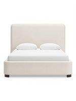 Lit Paloma TOCO Meubles en tissu bouclé crème avec tête de lit haute et pieds sombres. Design moderne.