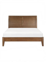 Lit plateforme queen TOCO Meubles Antoine en bois brun clair brossé avec tête de lit style traîneau
