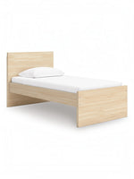 Lit simple plateforme en bois clair TOCO Meubles, design minimaliste avec tête de lit rectangulaire et matelas blanc.