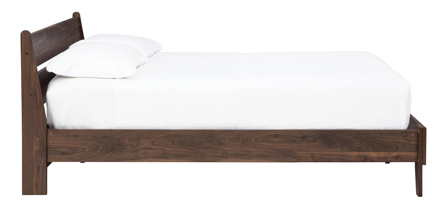 TOCO Meubles Grand Lit Ramona en bois brun foncé avec tête de lit inclinée et pieds effilés