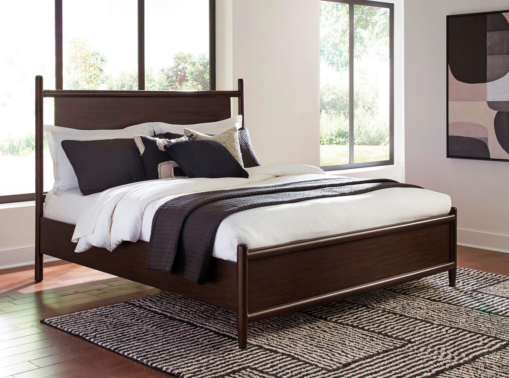TOCO Meubles Lit Rosie en bois merisier, design contemporain avec tête et pied de lit arrondis et barreaux verticaux.