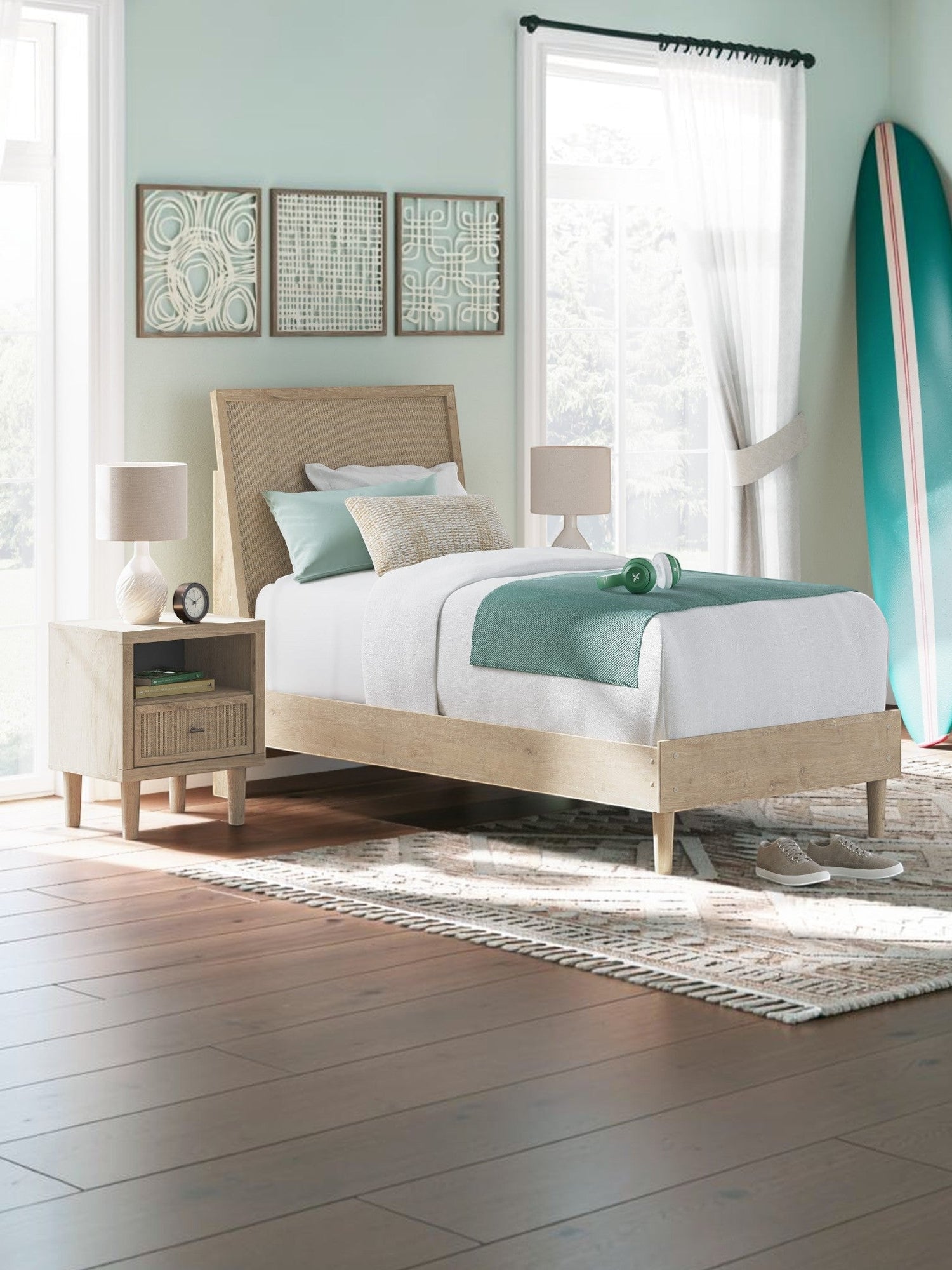 Lit simple TOCO Meubles Olive en bois clair avec tête de lit en cannage, 140x190cm