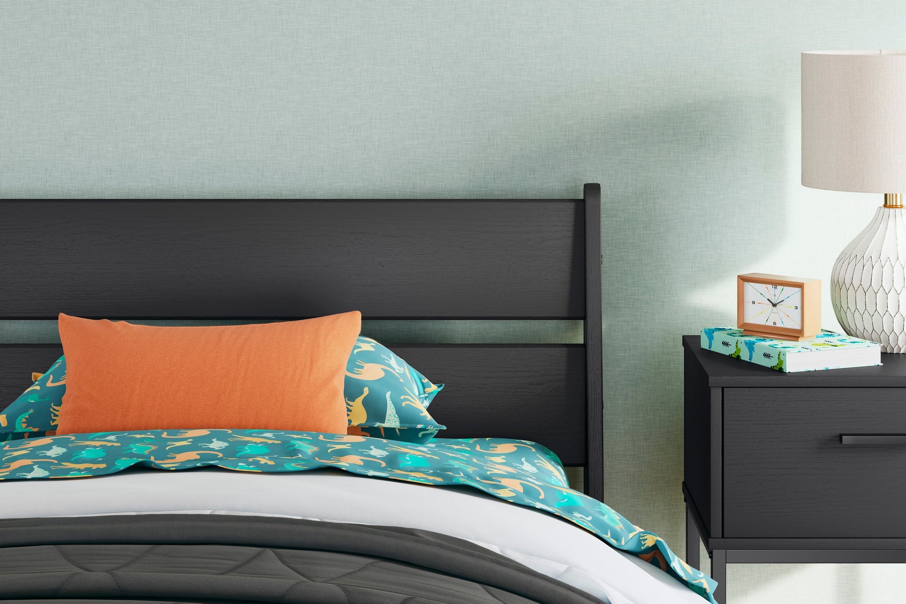 TOCO Meubles Lit Simple Solene en bois noir avec tête de lit à lattes et linge de lit coloré.