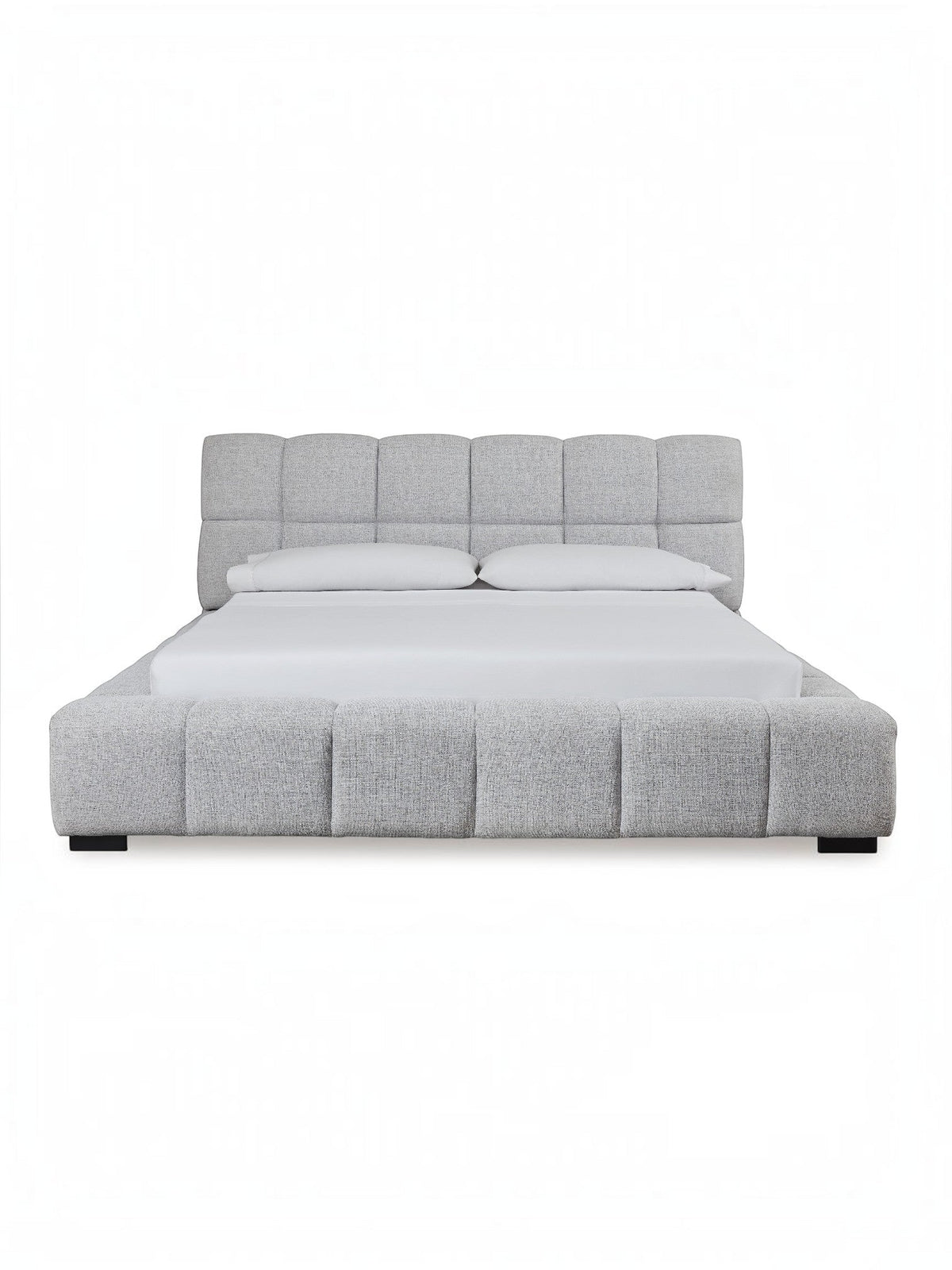 Très grand lit TOCO Meubles Sofia capitonné en tissu gris clair texturé Nuvella au design contemporain et élégant