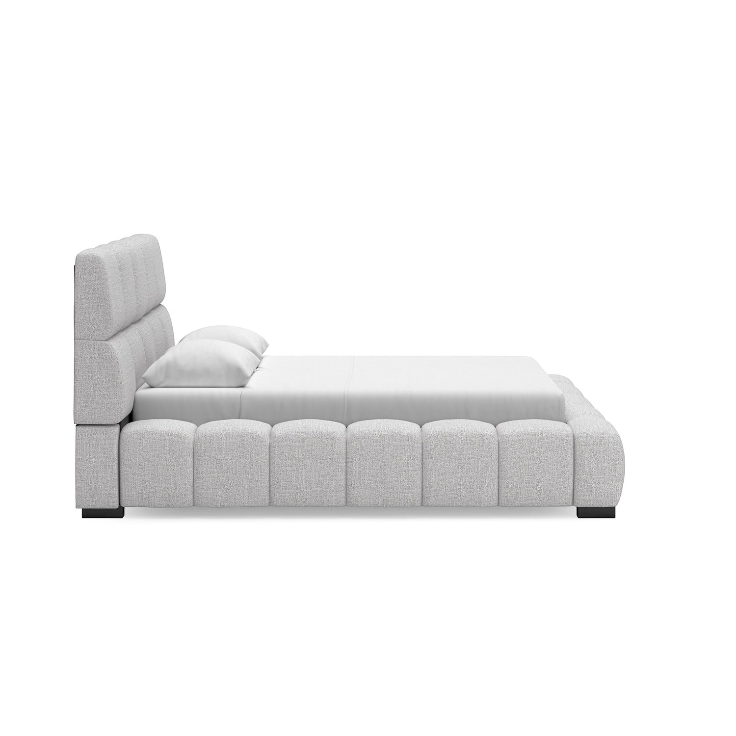 Grand lit Sofia TOCO Meubles gris clair capitonné en tissu texturé Nuvella, design contemporain et chic.