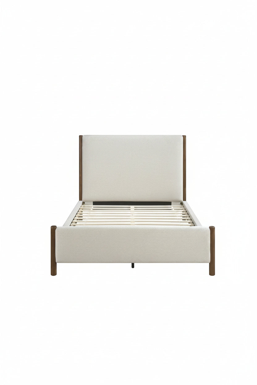 Grand Lit Zavian TOCO Meubles en tissu chenille beige avec montants en bois fini chêne. Conception plateforme.