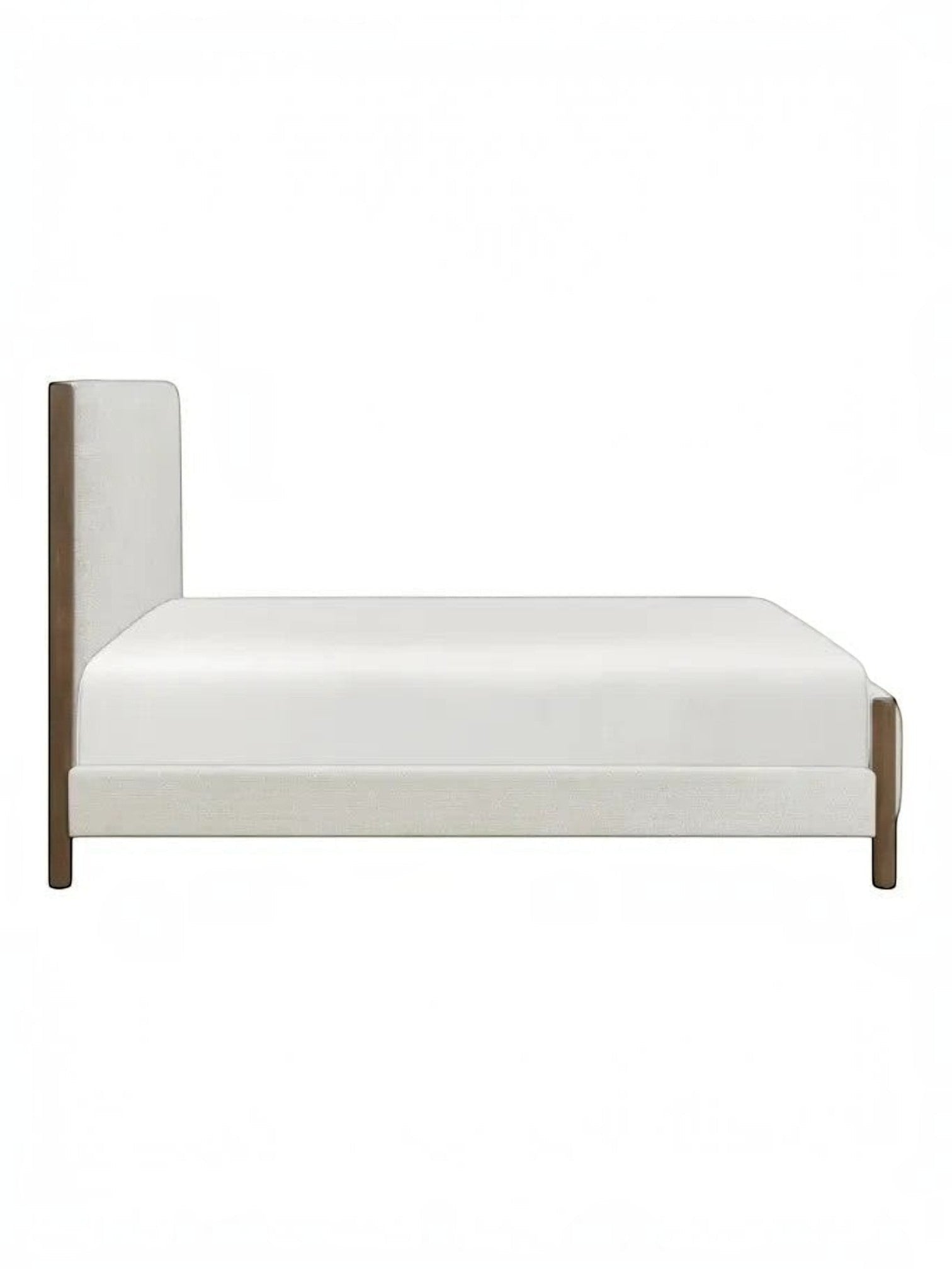 Très grand lit Zavian par TOCO Meubles en tissu chenille beige avec montants en bois chêne, vue de profil.