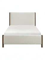 Très grand lit TOCO Meubles Zavian en tissu chenille beige avec montants en bois fini chêne, style moderne