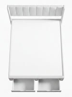Grand lit Zoey TOCO Meubles beige avec tête de lit capitonnée verticale et tiroirs de rangement intégrés