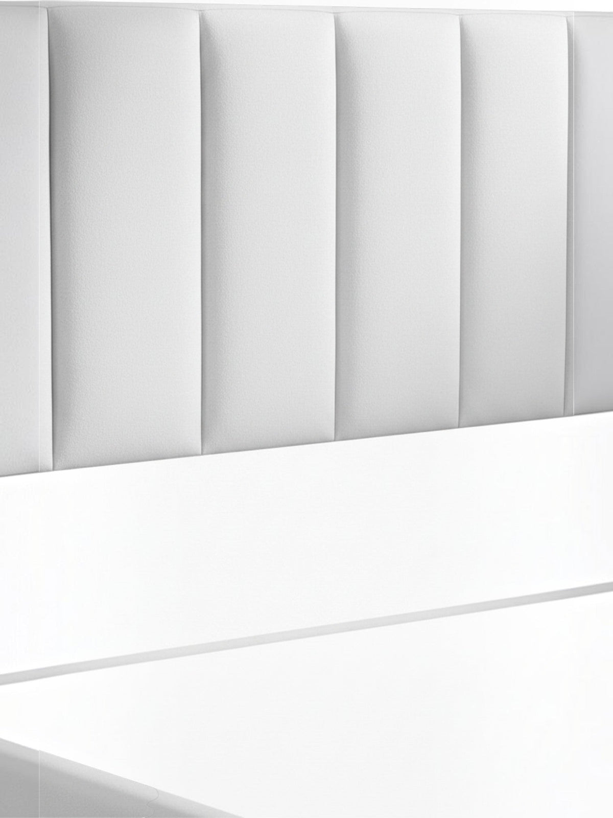 Tête de lit capitonnée verticale beige TOCO Meubles pour grand lit Zoey au design transitionnel élégant