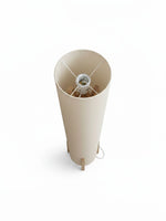 Lampadaire Luméa TOCO Meubles cylindrique en tissu beige avec pieds en bois naturel vue de dessus