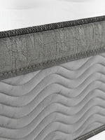 Gros plan sur la finition texturée et les coutures élégantes du matelas Back Care Quartet Grand de TOCO Meubles