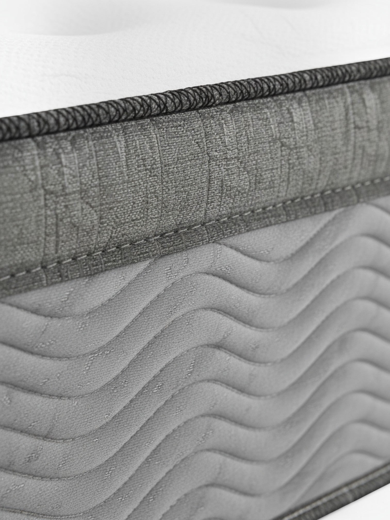 Gros plan sur la finition texturée et les coutures élégantes du matelas Back Care Quartet Grand de TOCO Meubles