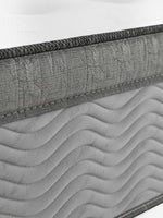 Gros plan sur la finition texturée et les coutures élégantes du matelas Back Care Quartet Grand de TOCO Meubles