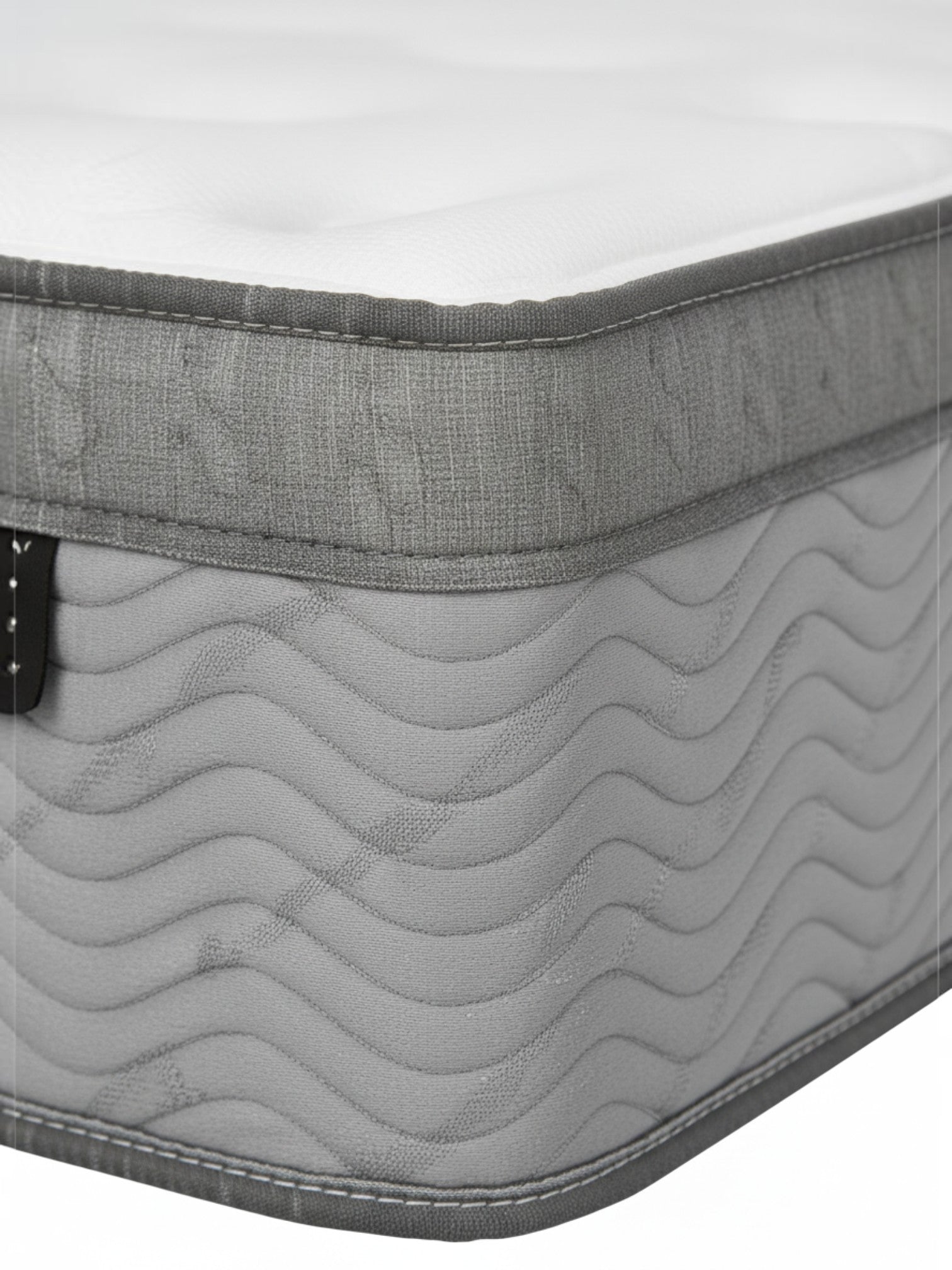 Gros plan sur le matelas TOCO Meubles Back Care Quartet avec finition grise texturée et coutures ondulées