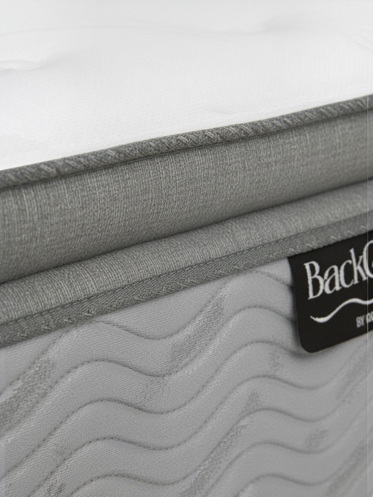Gros plan sur le matelas TOCO Meubles BackCare Quintet avec finition grise texturée et coutures de qualité supérieure.