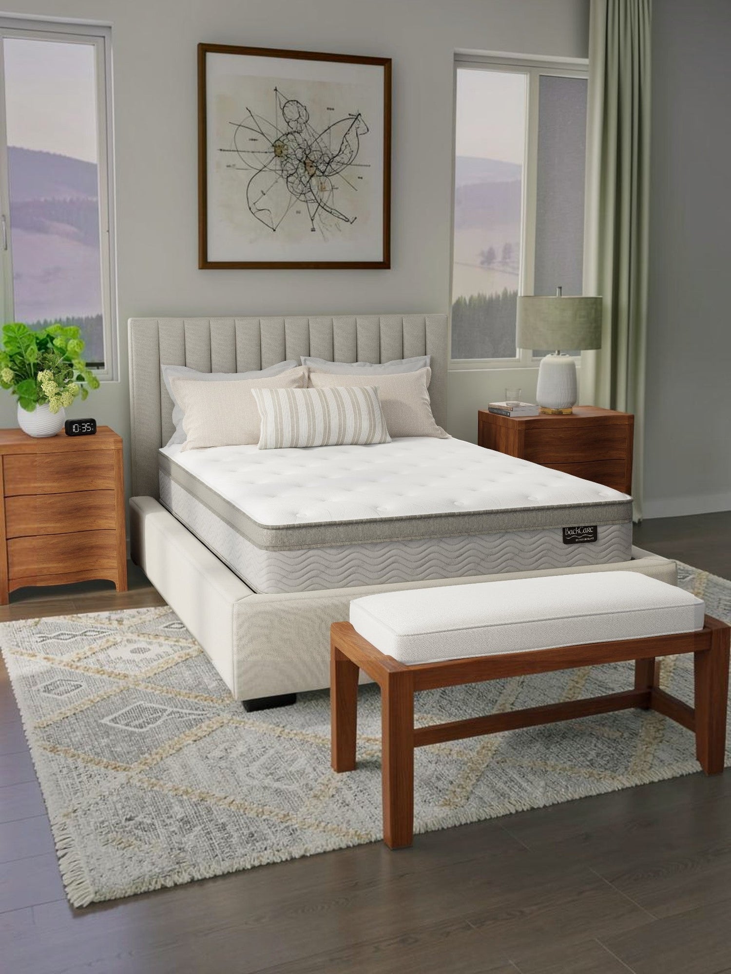 Matelas BackCare Trio TOCO Meubles avec dessus coussinet et ressorts ensachés dans une chambre moderne et lumineuse