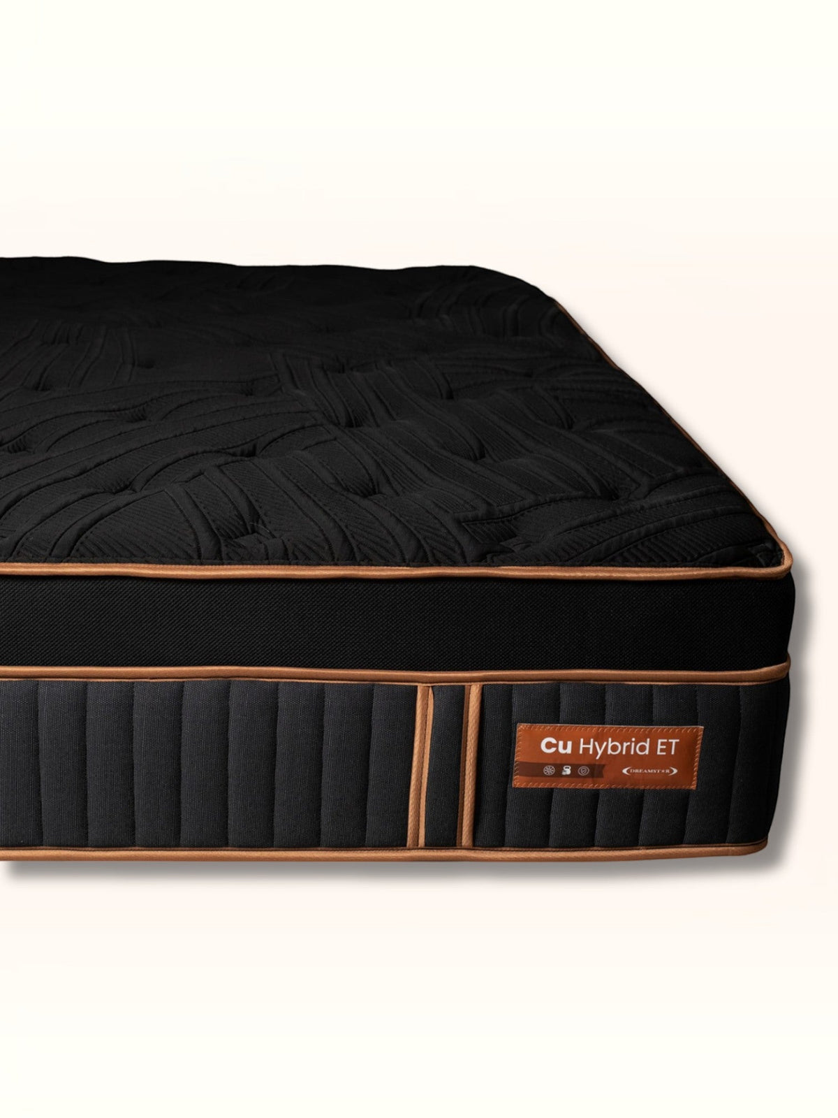 Matelas hybride TOCO Meubles Copper Sleep ET noir avec finition Euro Top et détails en cuivre sur fond clair