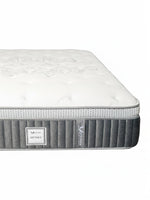 Matelas TOCO Meubles Optima avec surface matelassée blanche et bordures grises, offrant un soutien ergonomique.