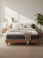 Matelas Optima TOCO Meubles avec ressorts ensachés et gel rafraîchissant dans une chambre moderne en bois clair