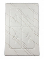 Matelas Ultra Plush TOCO Meubles blanc avec motif rayé et capitonnage, surface rafraîchissante en mousse gel