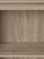 Gros plan sur l'étagère ouverte en bois clair du meuble télé Belvo 48'' de TOCO Meubles avec texture veinée