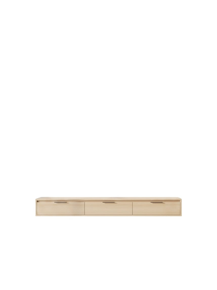 Meuble télé mural TOCO Meubles Lévio en bois clair avec trois portes de rangement et poignées métalliques modernes