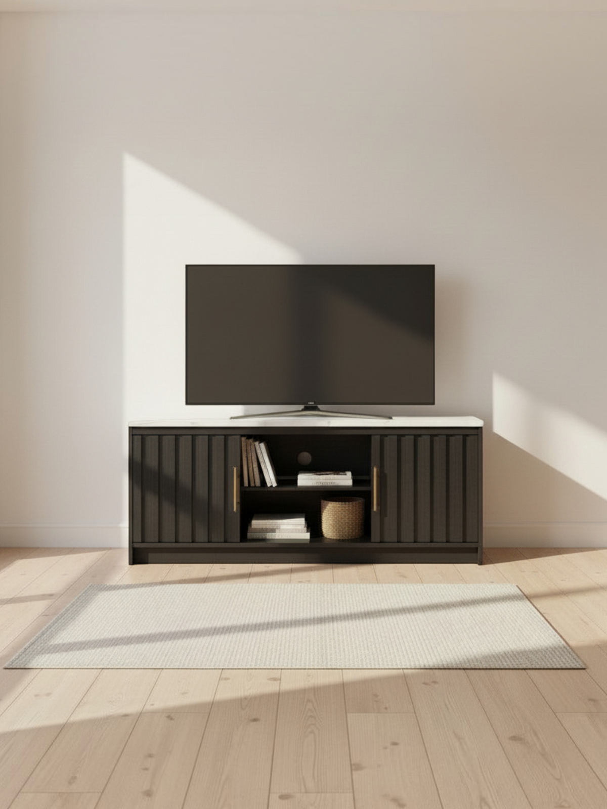 Meuble télé TOCO Meubles Mael 63 pouces noir avec dessus blanc, portes texturées et option foyer électrique