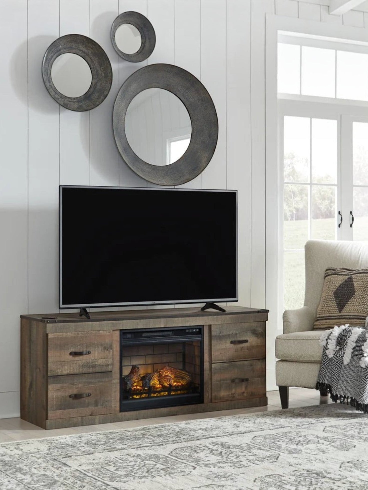 Meuble télé TOCO Meubles Bastien 60 pouces en bois rustique avec foyer électrique intégré et tiroirs de rangement