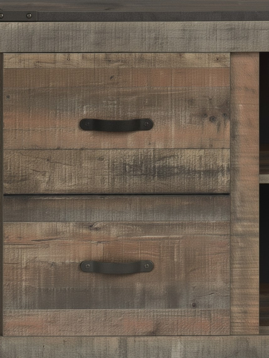 Gros plan sur les tiroirs en bois rustique du meuble télé TOCO Meubles Bastien avec poignées métalliques noires