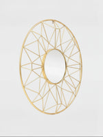 Miroir mural rond TOCO Meubles Horus avec cadre métallique doré au design géométrique inspiré du soleil