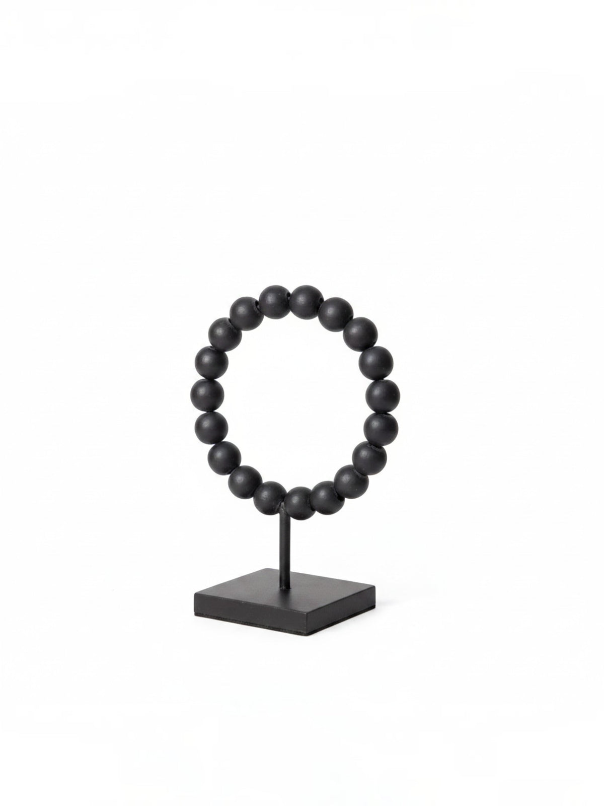 Objet décoratif TOCO Meubles Tulane en forme de cercle avec perles noires mates sur socle carré noir