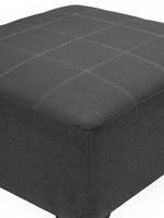 Ottoman surdimensionné Ambee de TOCO Meubles en tissu gris ardoise avec coutures décoratives en damier