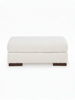 Ottoman Figaro TOCO Meubles rectangulaire en tissu texturé blanc cassé avec pieds en bois foncé