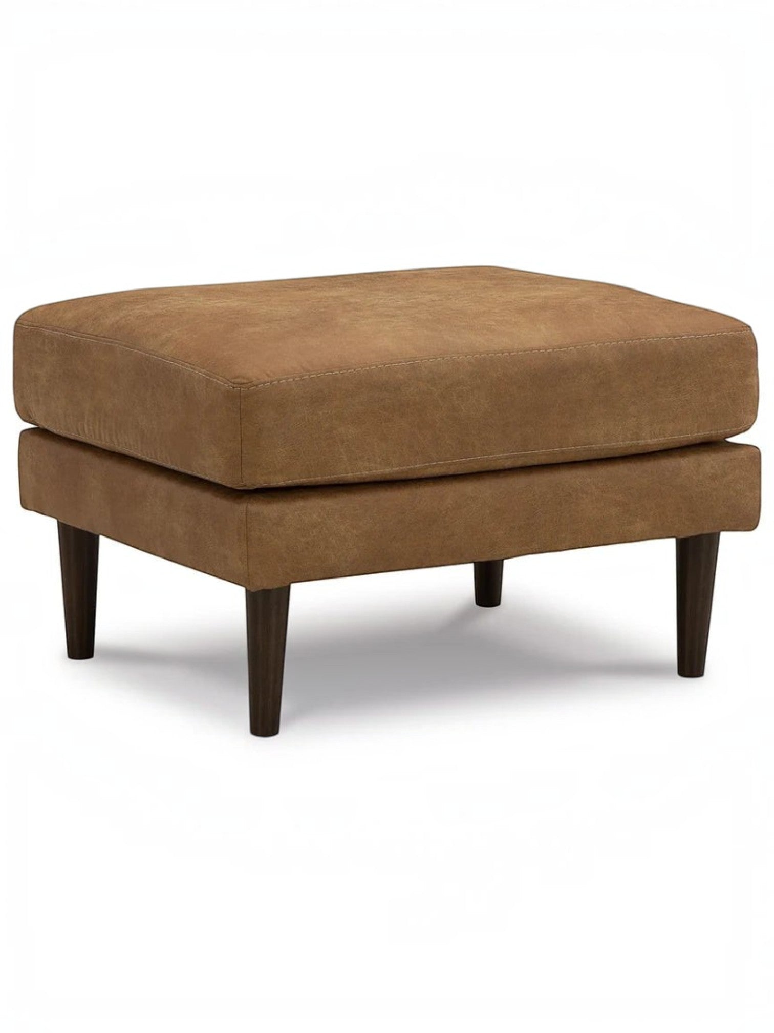 Ottoman Telora TOCO Meubles en cuir couleur caramel avec pieds en bois foncé sur fond blanc