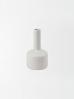 Petit vase Burton en céramique blanche mate au design minimaliste et épuré par TOCO Meubles