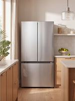 Réfrigérateur MIDEA à portes françaises en acier inoxydable dans une cuisine moderne chez TOCO Meubles