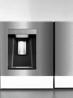 Distributeur d'eau et de glaçons intégré sur porte de réfrigérateur MIDEA en acier inoxydable chez TOCO Meubles