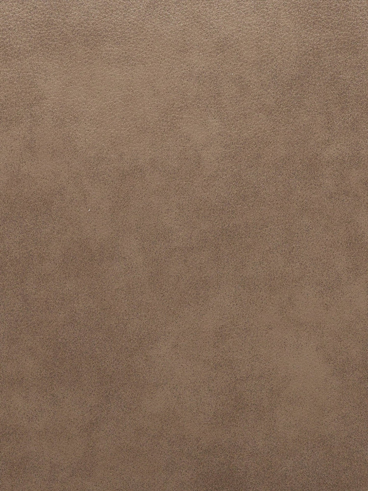 Gros plan sur le revêtement en cuir et similicuir taupe de la chaise inclinable Lewis de TOCO Meubles