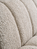 Gros plan sur le tissu texturé beige du sofa sectionnel Caleb de TOCO Meubles au design contemporain et épuré