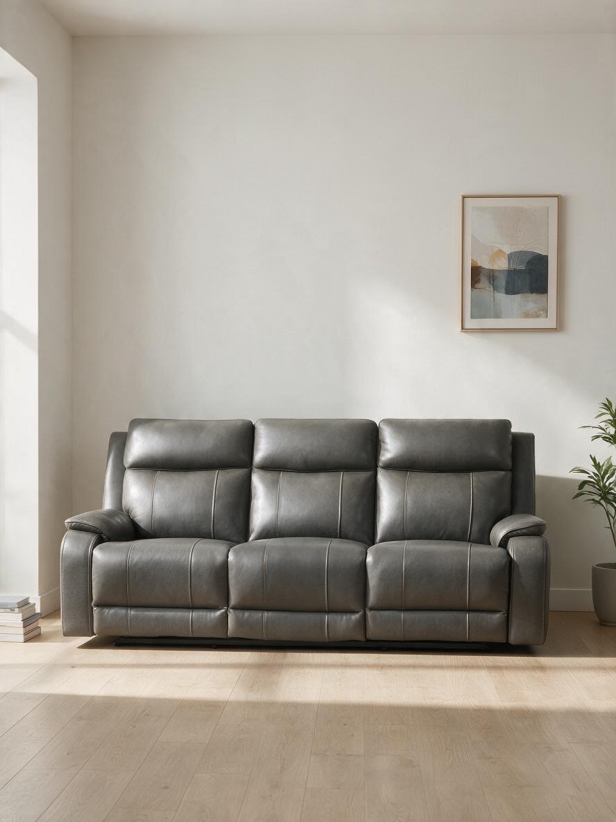 Sofa inclinable 3 places Lewis de TOCO Meubles en cuir gris foncé avec dossiers hauts et accoudoirs rembourrés