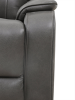 Gros plan sur l'accoudoir rembourré en cuir gris foncé du sofa inclinable Lewis de TOCO Meubles