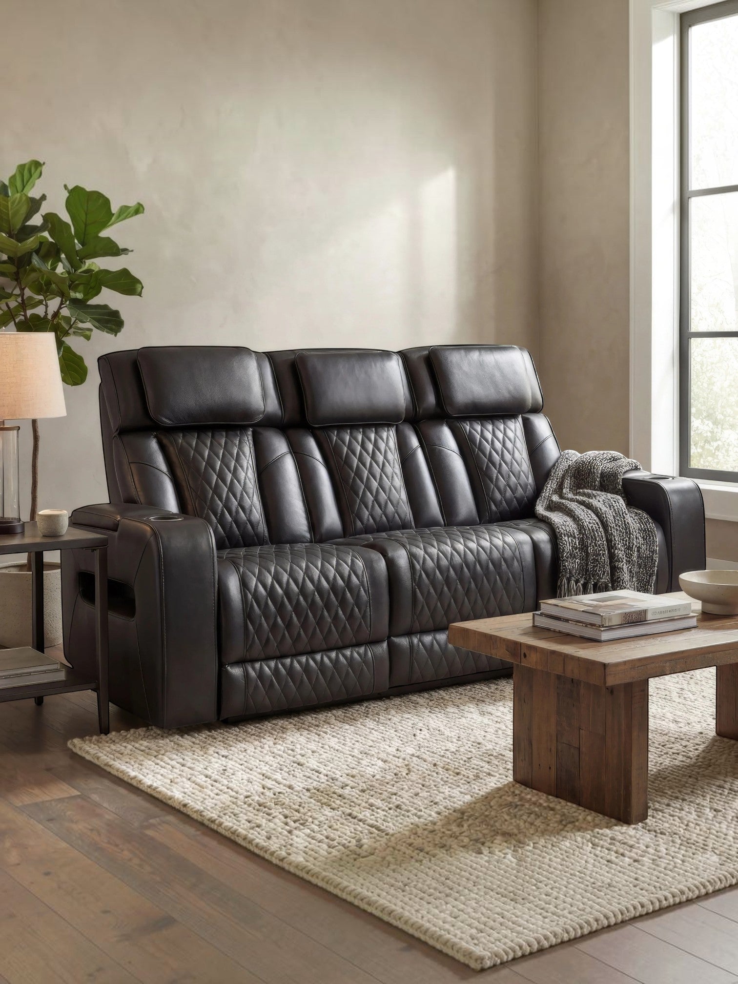 TOCO Meubles Sofa inclinable Warren noir capitonné en cuir avec porte-gobelets, idéal pour un salon.