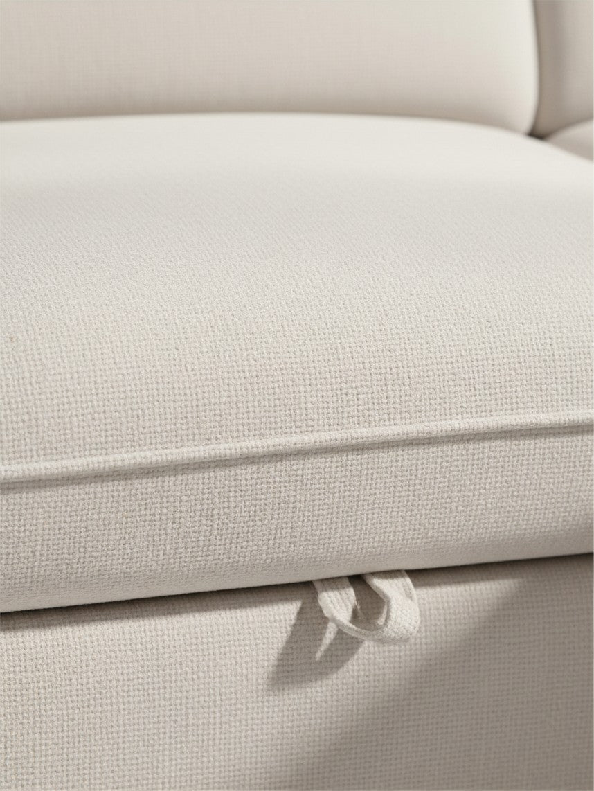 Gros plan sur le tissu beige texturé du sofa-lit sectionnel Terra de TOCO Meubles avec languette de tirage